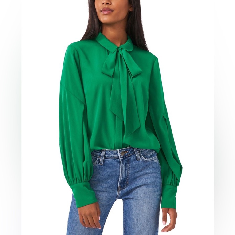 NWT Riley & Rae Camille blouse in cactus green
